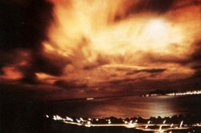 La detonación de Starfish Prime, vista desde Honolulu, a más de 1.000 kilómetros. Foto: Wikimedia Commons.
